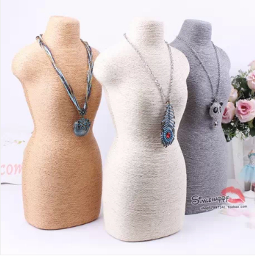 Fashionable White Jewelry Bust - Body Jewelry Plus recension och pris